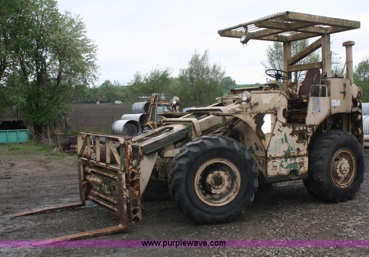 image for item B6997 Chrysler forklift