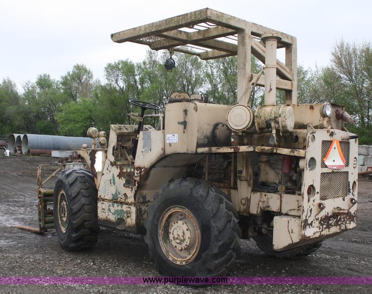 image for item B6997 Chrysler forklift