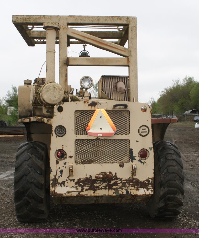 image for item B6997 Chrysler forklift