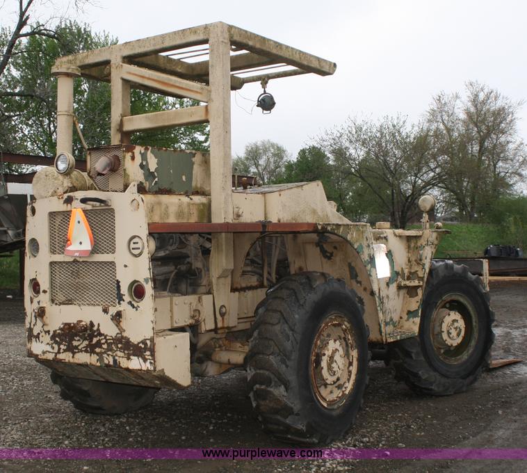 image for item B6997 Chrysler forklift