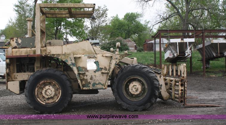 image for item B6997 Chrysler forklift