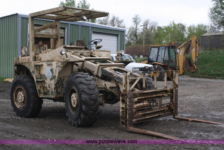 image for item B6997 Chrysler forklift