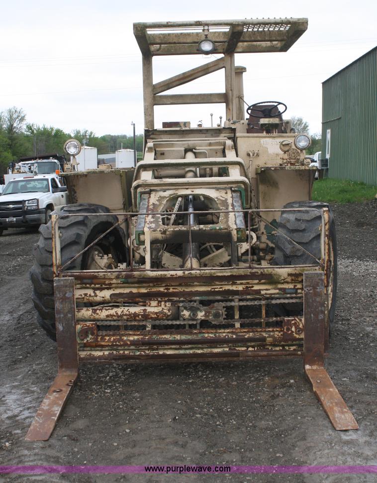 image for item B6997 Chrysler forklift