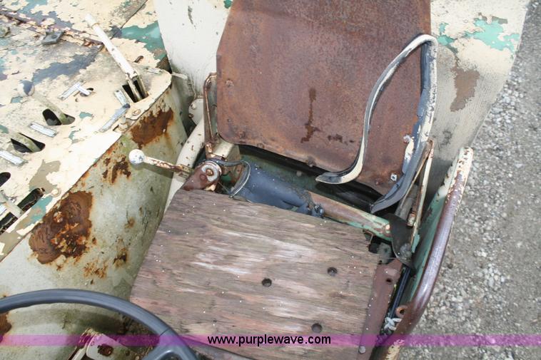 image for item B6997 Chrysler forklift