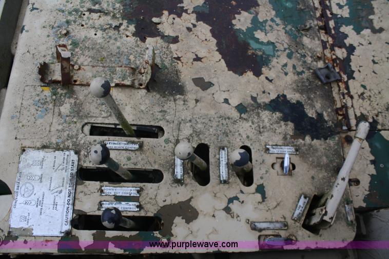 image for item B6997 Chrysler forklift