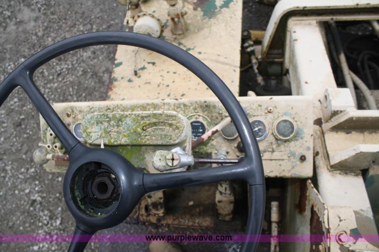 image for item B6997 Chrysler forklift