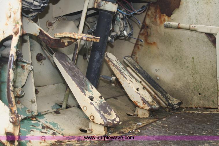 image for item B6997 Chrysler forklift