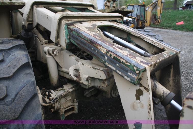 image for item B6997 Chrysler forklift