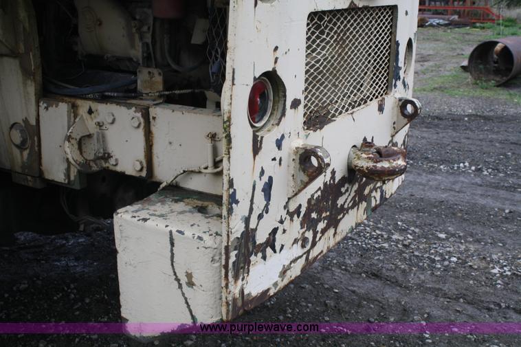 image for item B6997 Chrysler forklift