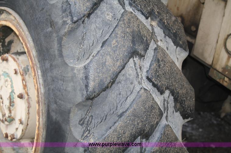 image for item B6997 Chrysler forklift