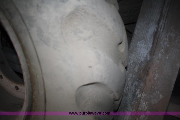 image for item B6997 Chrysler forklift