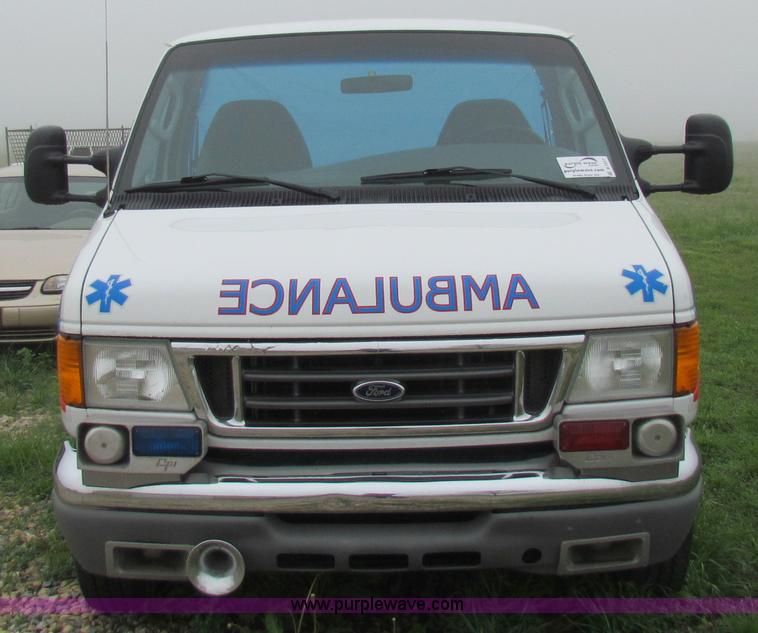 image for item B7217 2004 Ford E450 Super Duty ambulance cab and chassis