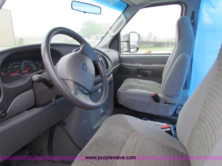 image for item B7217 2004 Ford E450 Super Duty ambulance cab and chassis