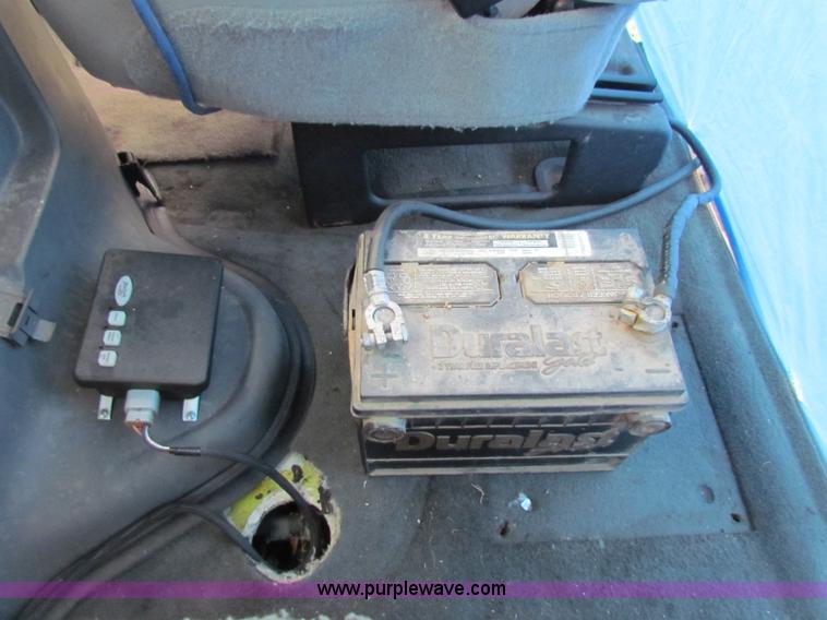 image for item B7217 2004 Ford E450 Super Duty ambulance cab and chassis