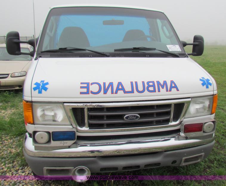 image for item B7217 2004 Ford E450 Super Duty ambulance cab and chassis