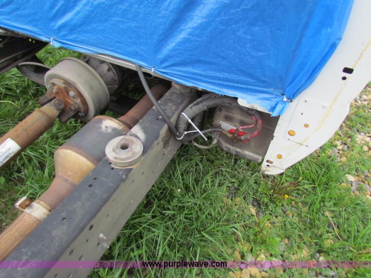 image for item B7217 2004 Ford E450 Super Duty ambulance cab and chassis