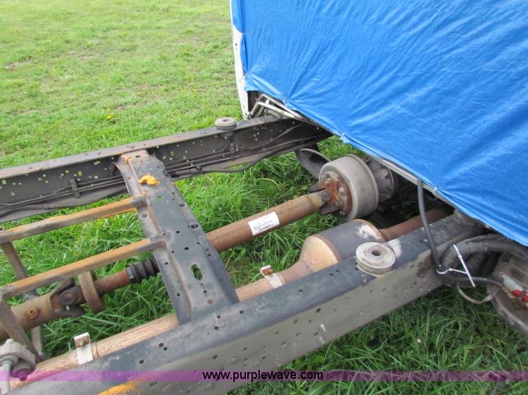 image for item B7217 2004 Ford E450 Super Duty ambulance cab and chassis