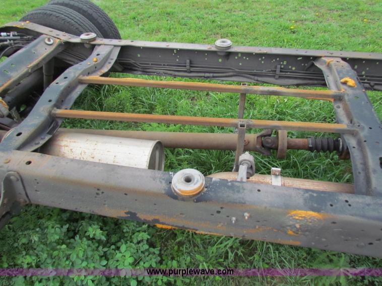 image for item B7217 2004 Ford E450 Super Duty ambulance cab and chassis