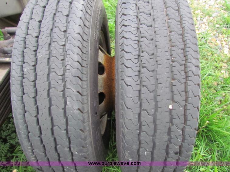 image for item B7217 2004 Ford E450 Super Duty ambulance cab and chassis