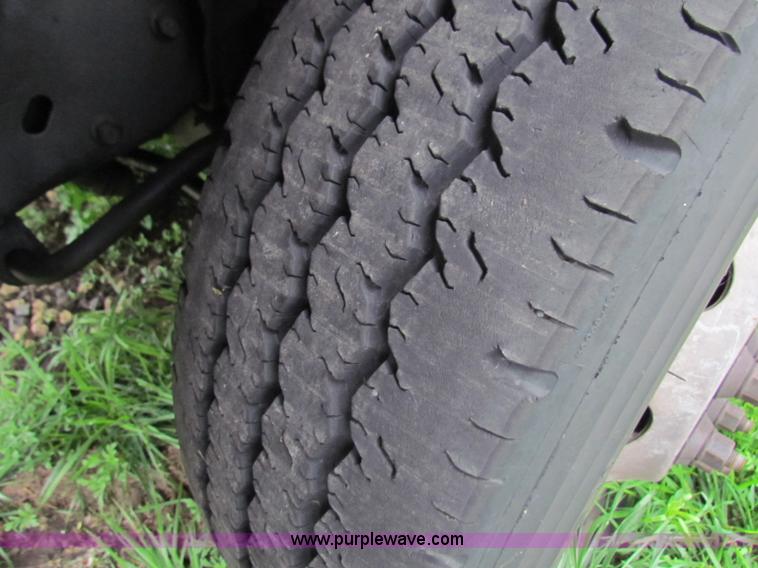 image for item B7217 2004 Ford E450 Super Duty ambulance cab and chassis