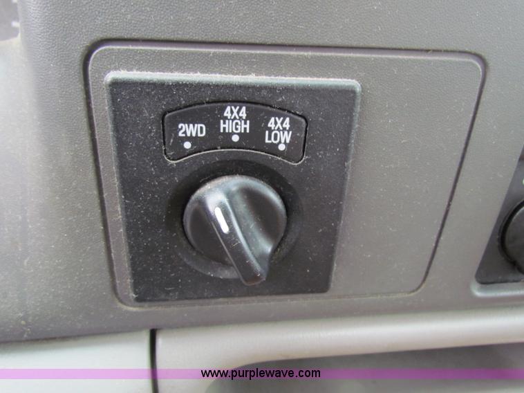 image for item B7218 1999 Ford F350 Super Duty utility truck