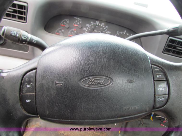 image for item B7218 1999 Ford F350 Super Duty utility truck