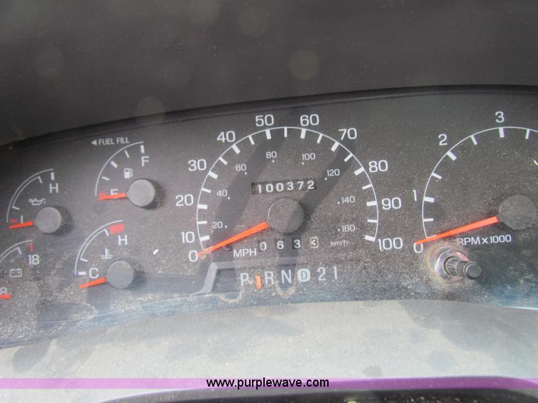 image for item B7218 1999 Ford F350 Super Duty utility truck