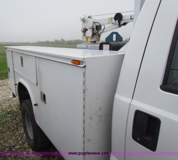 image for item B7218 1999 Ford F350 Super Duty utility truck