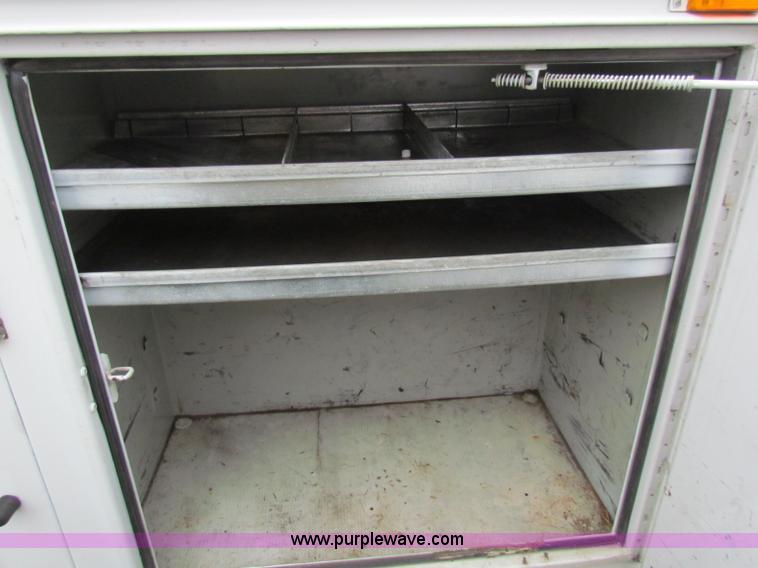 image for item B7218 1999 Ford F350 Super Duty utility truck