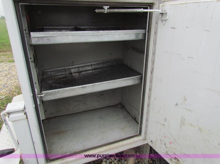 image for item B7218 1999 Ford F350 Super Duty utility truck