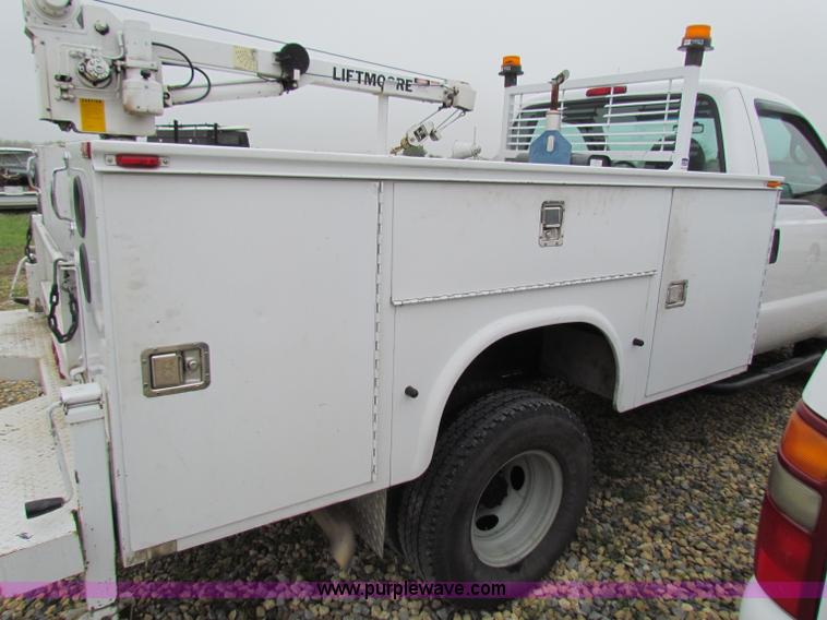 image for item B7218 1999 Ford F350 Super Duty utility truck