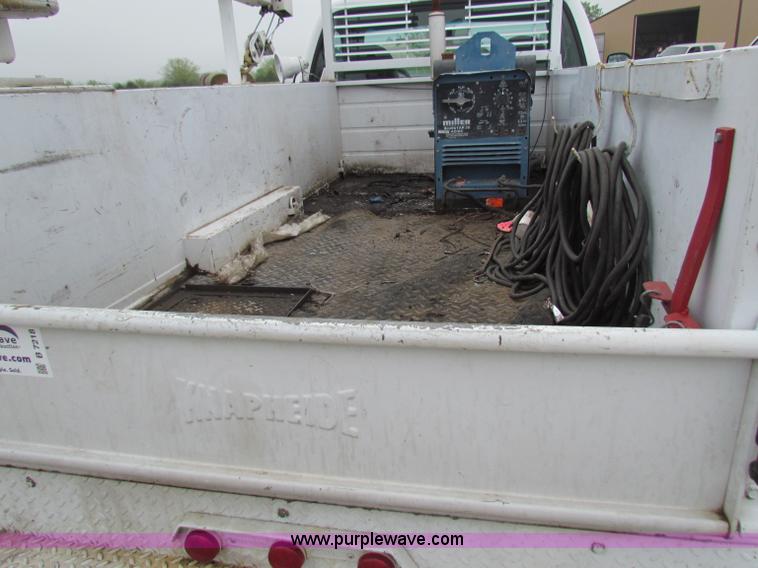 image for item B7218 1999 Ford F350 Super Duty utility truck