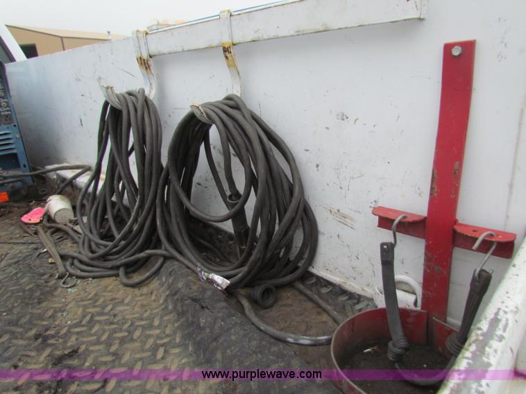 image for item B7218 1999 Ford F350 Super Duty utility truck