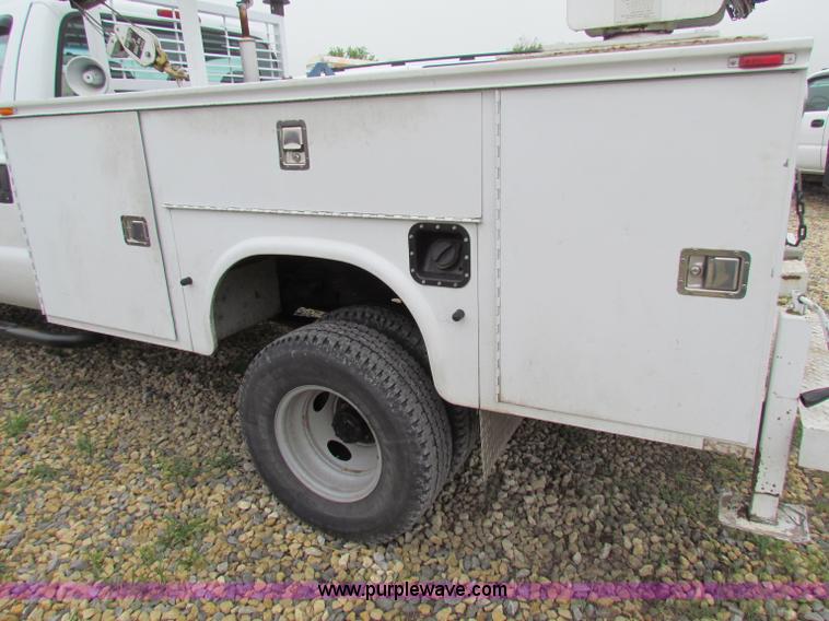 image for item B7218 1999 Ford F350 Super Duty utility truck