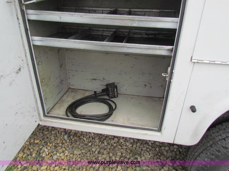 image for item B7218 1999 Ford F350 Super Duty utility truck