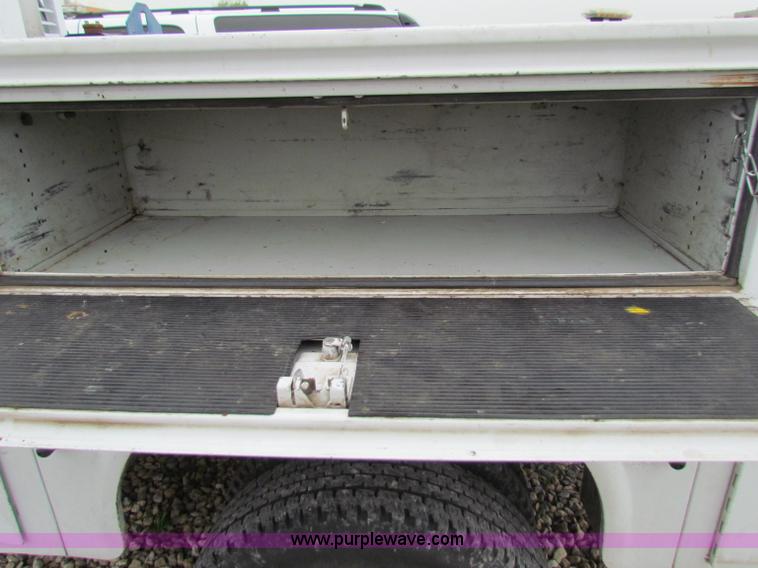 image for item B7218 1999 Ford F350 Super Duty utility truck