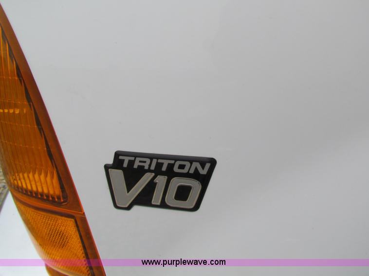 image for item B7218 1999 Ford F350 Super Duty utility truck