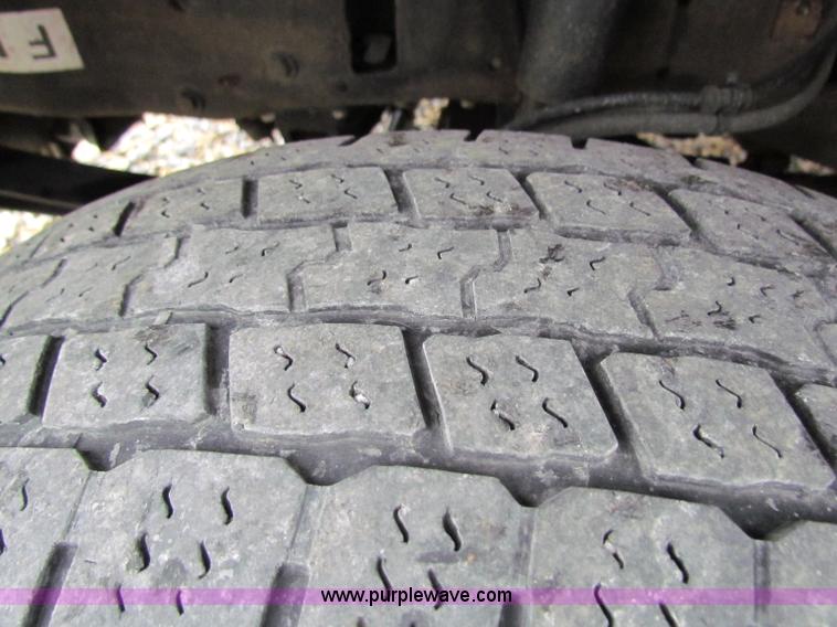 image for item B7218 1999 Ford F350 Super Duty utility truck