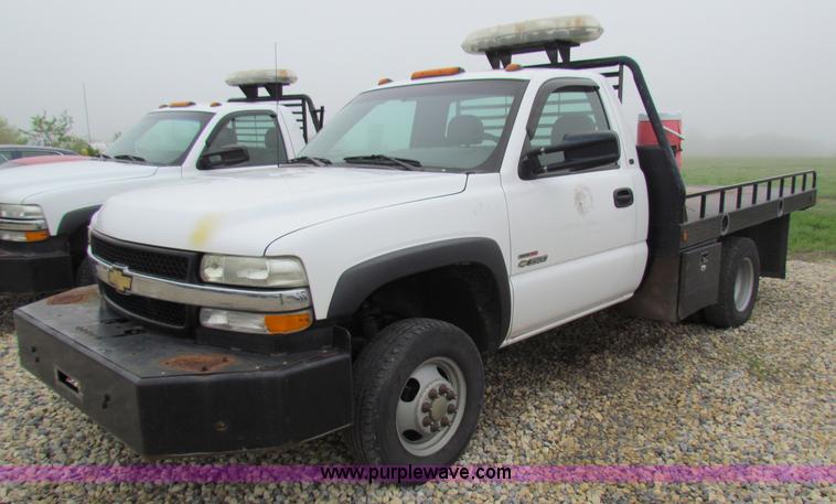 image for item B7219 2002 Chevrolet Silverado K3500 pickup truck