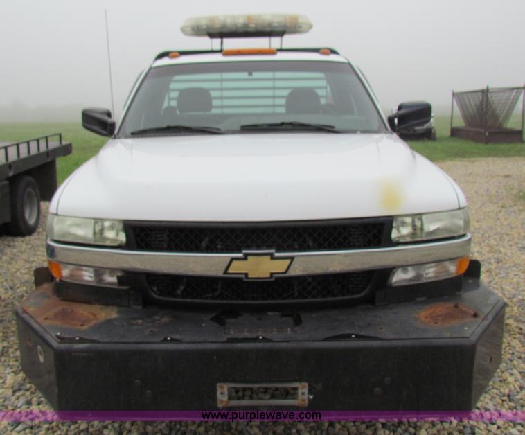 image for item B7219 2002 Chevrolet Silverado K3500 pickup truck