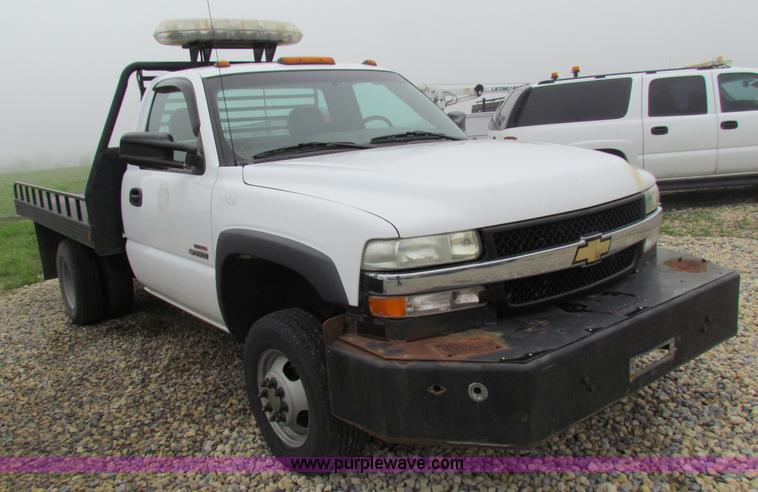 image for item B7219 2002 Chevrolet Silverado K3500 pickup truck