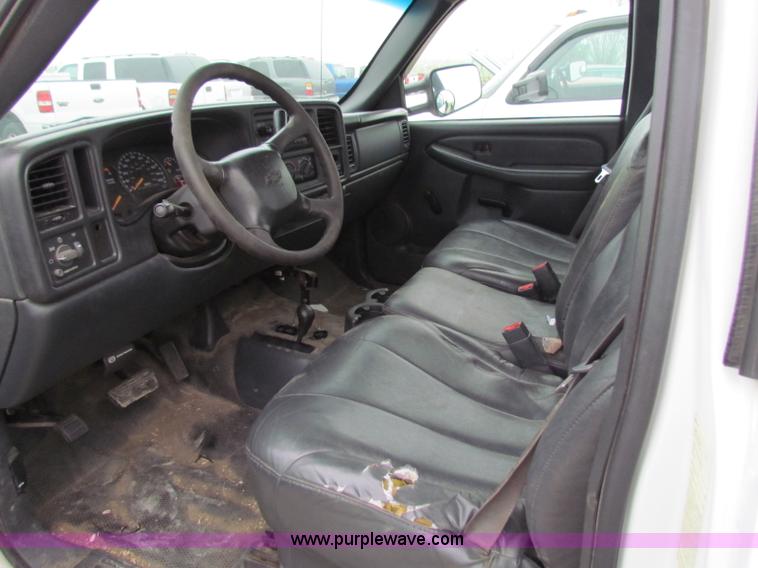 image for item B7219 2002 Chevrolet Silverado K3500 pickup truck
