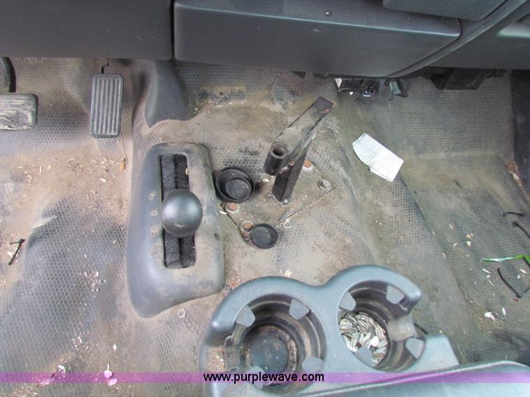 image for item B7219 2002 Chevrolet Silverado K3500 pickup truck