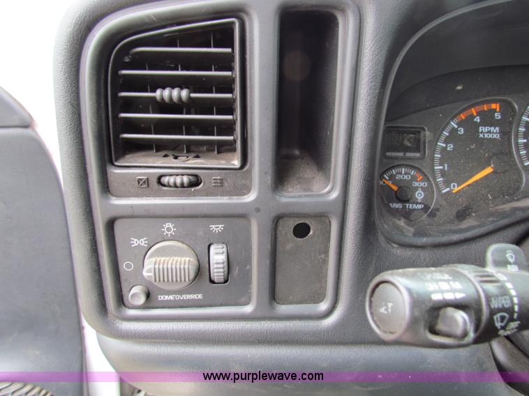 image for item B7219 2002 Chevrolet Silverado K3500 pickup truck