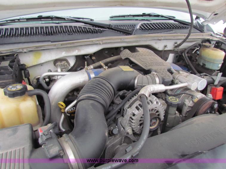 image for item B7219 2002 Chevrolet Silverado K3500 pickup truck