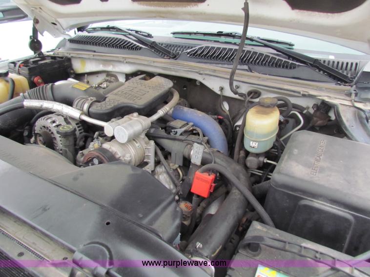 image for item B7219 2002 Chevrolet Silverado K3500 pickup truck