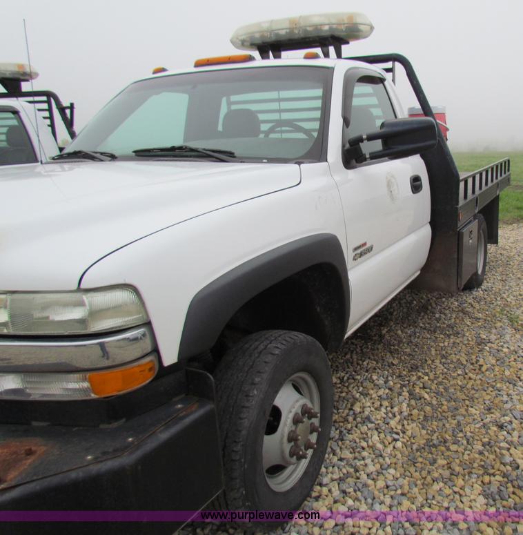 image for item B7219 2002 Chevrolet Silverado K3500 pickup truck