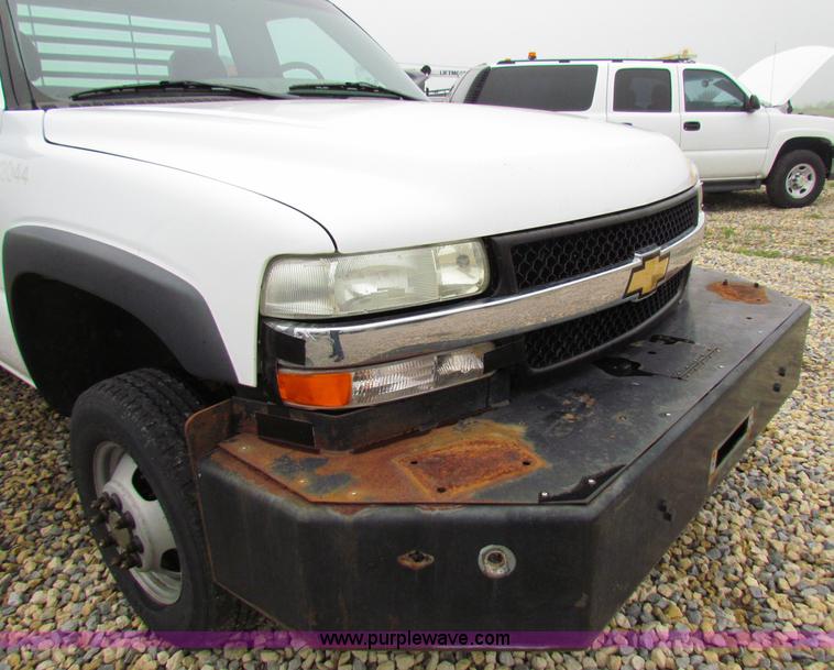 image for item B7219 2002 Chevrolet Silverado K3500 pickup truck