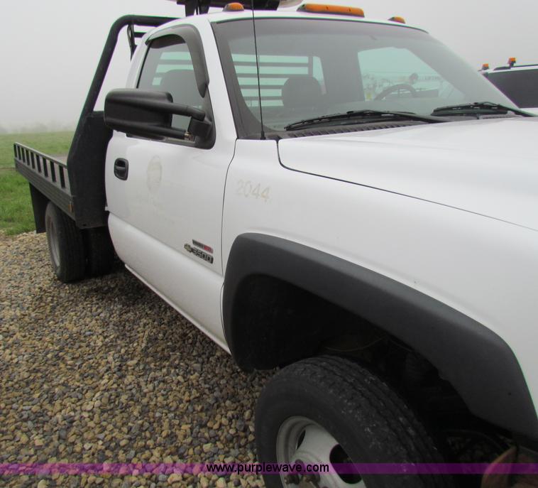 image for item B7219 2002 Chevrolet Silverado K3500 pickup truck