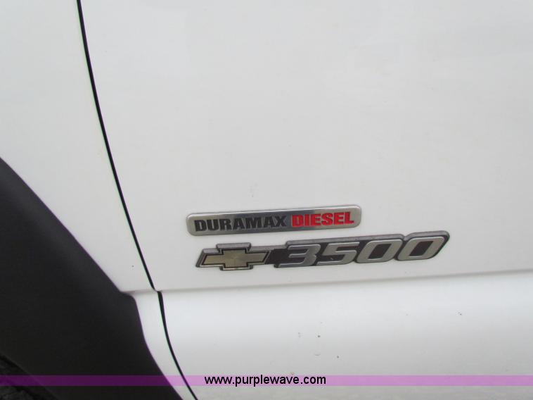 image for item B7219 2002 Chevrolet Silverado K3500 pickup truck